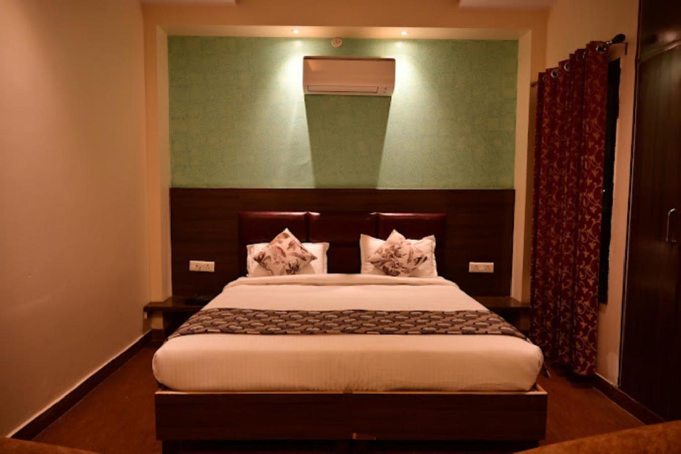 Hotel Gayatri Palace Lucknow Exterior photo
